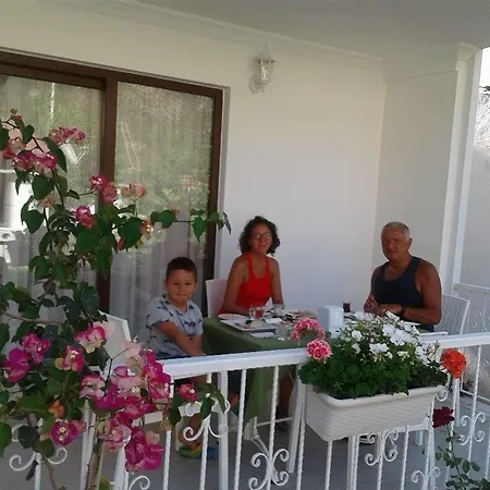 民宿 Yarimada Tatil Evi 马尔马里斯