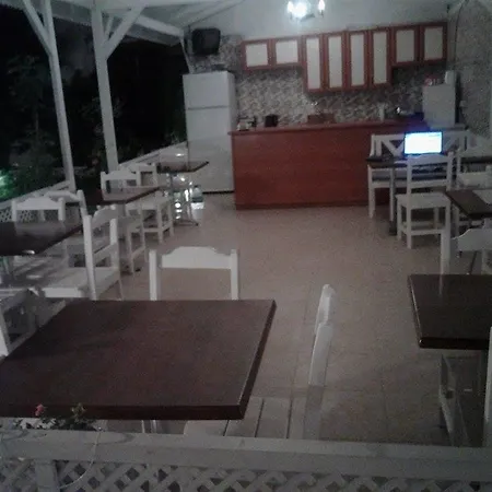 民宿 Yarimada Tatil Evi 马尔马里斯