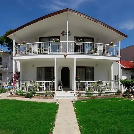 홈스테이 Yarimada Tatil Evi 말마리스