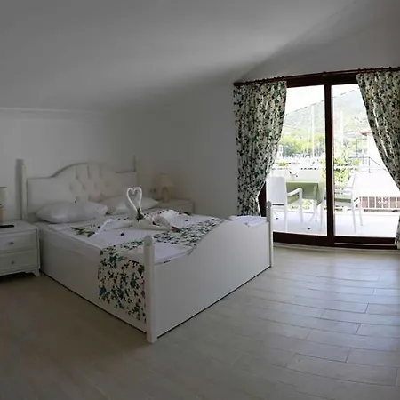 홈스테이 Yarimada Tatil Evi *