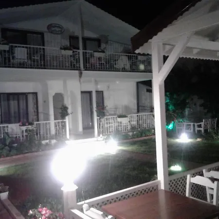 홈스테이 Yarimada Tatil Evi *