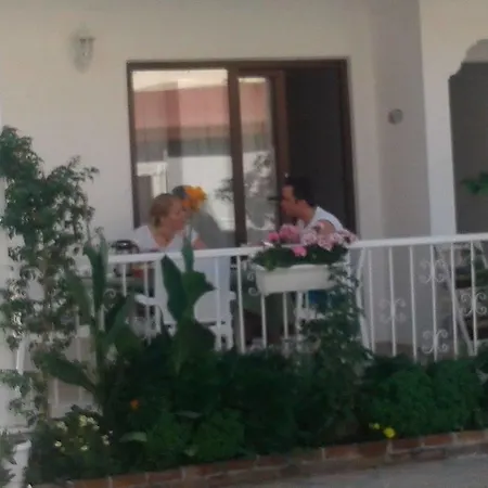 홈스테이 Yarimada Tatil Evi *
