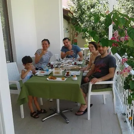홈스테이 Yarimada Tatil Evi *